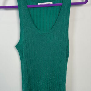 Green glittery Zara top #glittertop

Worn once for photoshoot